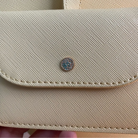 Anne Klein Butter Cream Yellow Purse w/shoulder strap - Picture 4 of 16